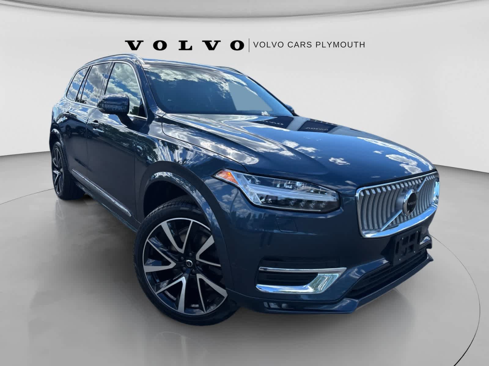 Used 2023 Volvo XC90 B5 Plus w/ Protection Package Premier AWD/4WD image 3