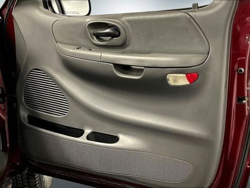 Used 2003 Ford F150 XLT image 23