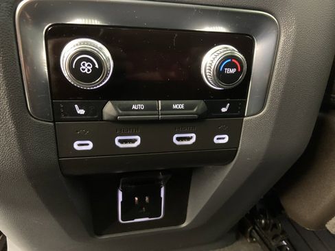 Used 2021 GMC Yukon Denali image 27