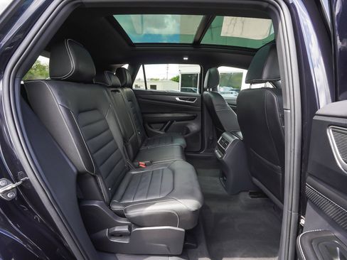 Used 2025 Volkswagen Atlas Cross Sport SEL AWD/4WD image 38