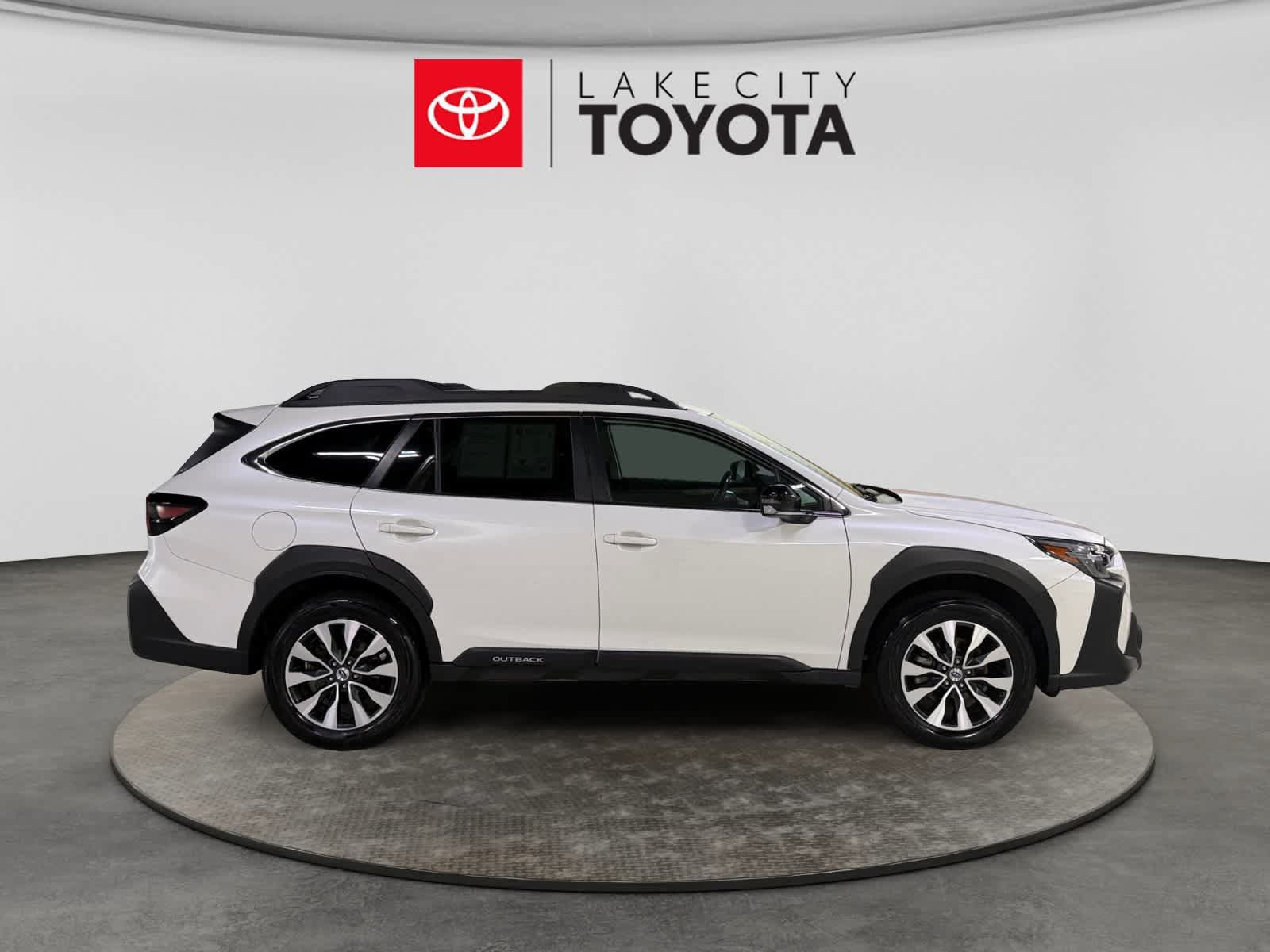 Used 2023 Subaru Outback Limited AWD/4WD image 11