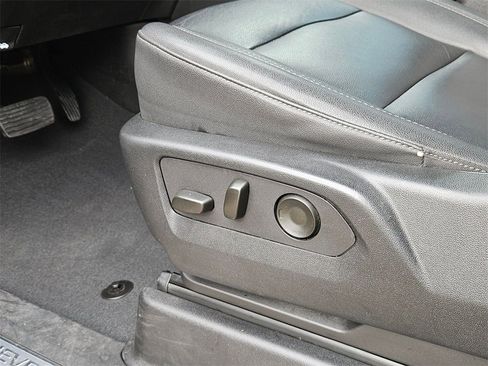 Used 2023 Chevrolet Tahoe LT w/ Luxury Package image 15