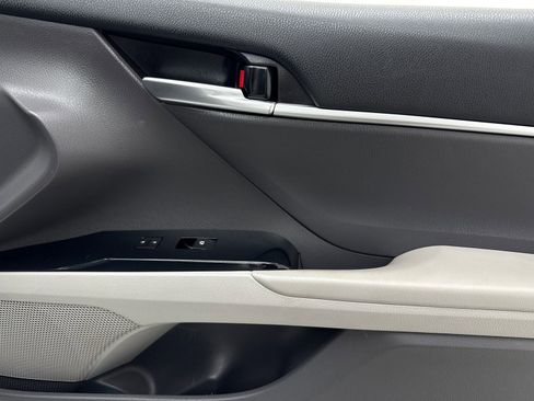 Used 2019 Toyota Camry LE FWD image 40