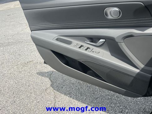 Used 2025 Hyundai Elantra Sport FWD image 17