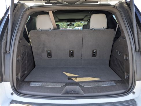 Used 2021 Chevrolet Tahoe Z71 w/ Z71 Signature Package image 12