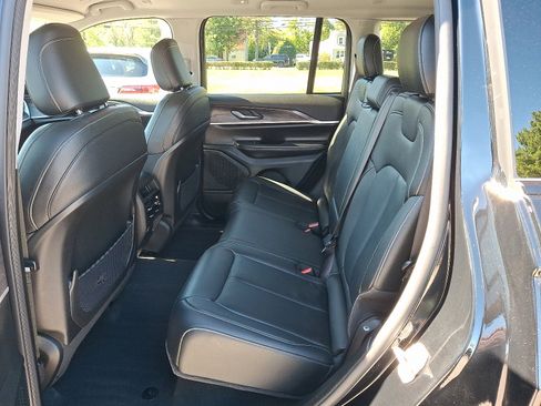 Used 2023 Jeep Grand Cherokee Limited image 10