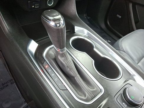 Used 2020 Chevrolet Traverse LT w/ LT Premium Package image 16