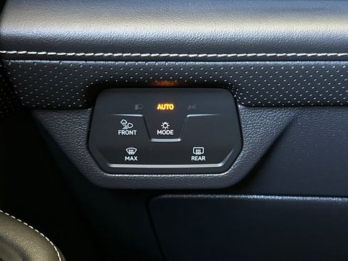 New 2026 Volkswagen Atlas SE image 24