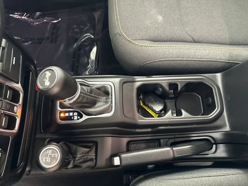 Certified 2024 Jeep Wrangler Unlimited w/ Convenience Group AWD/4WD image 15