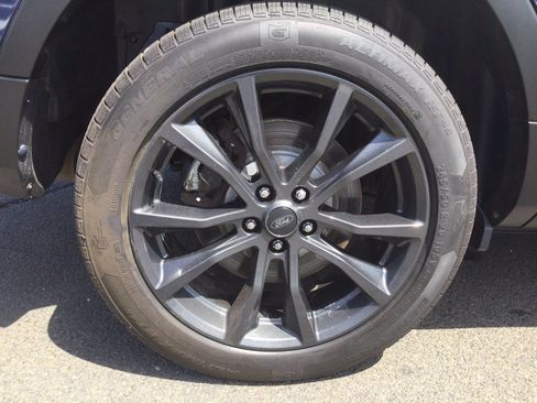 Used 2017 Ford Explorer XLT w/ Equipment Group 202A AWD/4WD image 47