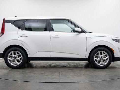 Used 2025 Kia Soul LX w/ LX Technology Package image 11