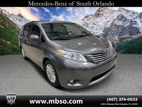 Used 2017 Toyota Sienna XLE w/ XLE Navigation Package FWD image 1