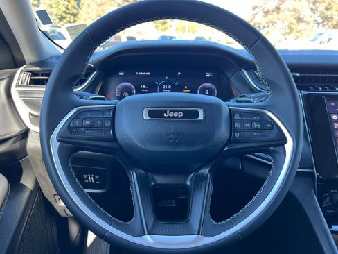 Used 2023 Jeep Grand Cherokee L Laredo image 25