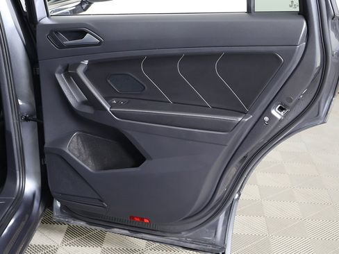 Used 2023 Volkswagen Tiguan SE R-Line image 27