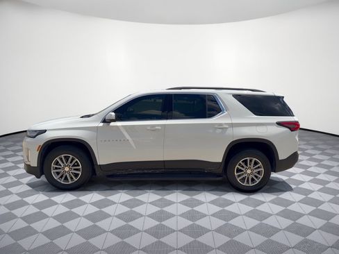 Used 2023 Chevrolet Traverse LT FWD image 2