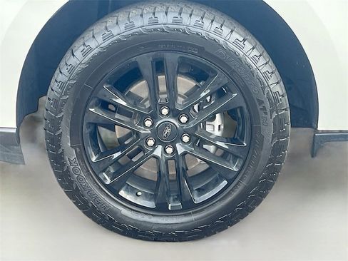 Used 2024 Ford Expedition XLT image 32