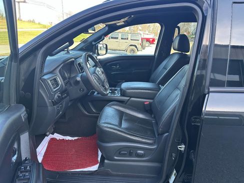 Used 2018 Nissan Titan SL w/ Midnight Edition image 12