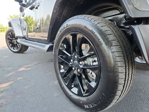 Used 2025 Jeep Wrangler Unlimited Sahara AWD/4WD image 18