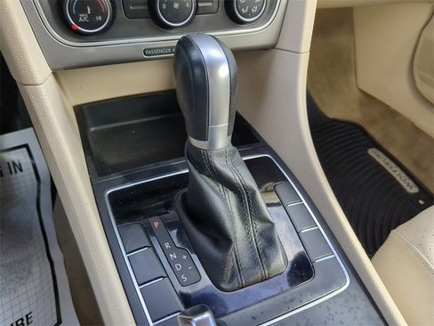 Used 2015 Volkswagen Passat 1.8T Wolfsburg Edition image 23