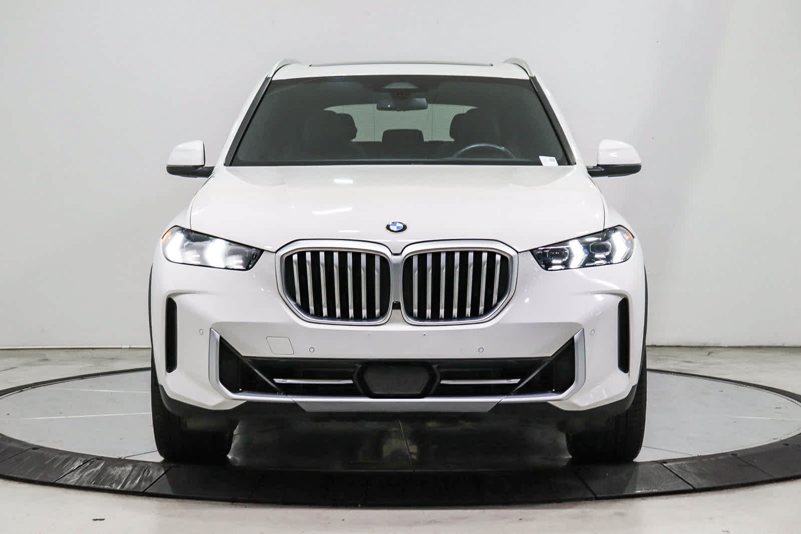 Used 2025 BMW X5 sDrive40i w/ Executive Package RWD image 2