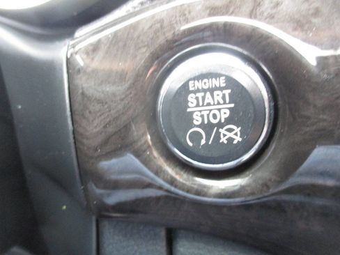 Used 2013 Jeep Grand Cherokee Laredo image 24