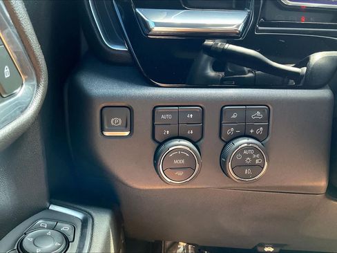 Used 2023 Chevrolet Silverado 1500 LT Trail Boss w/ LT Trail Boss Premium Package AWD/4WD image 32