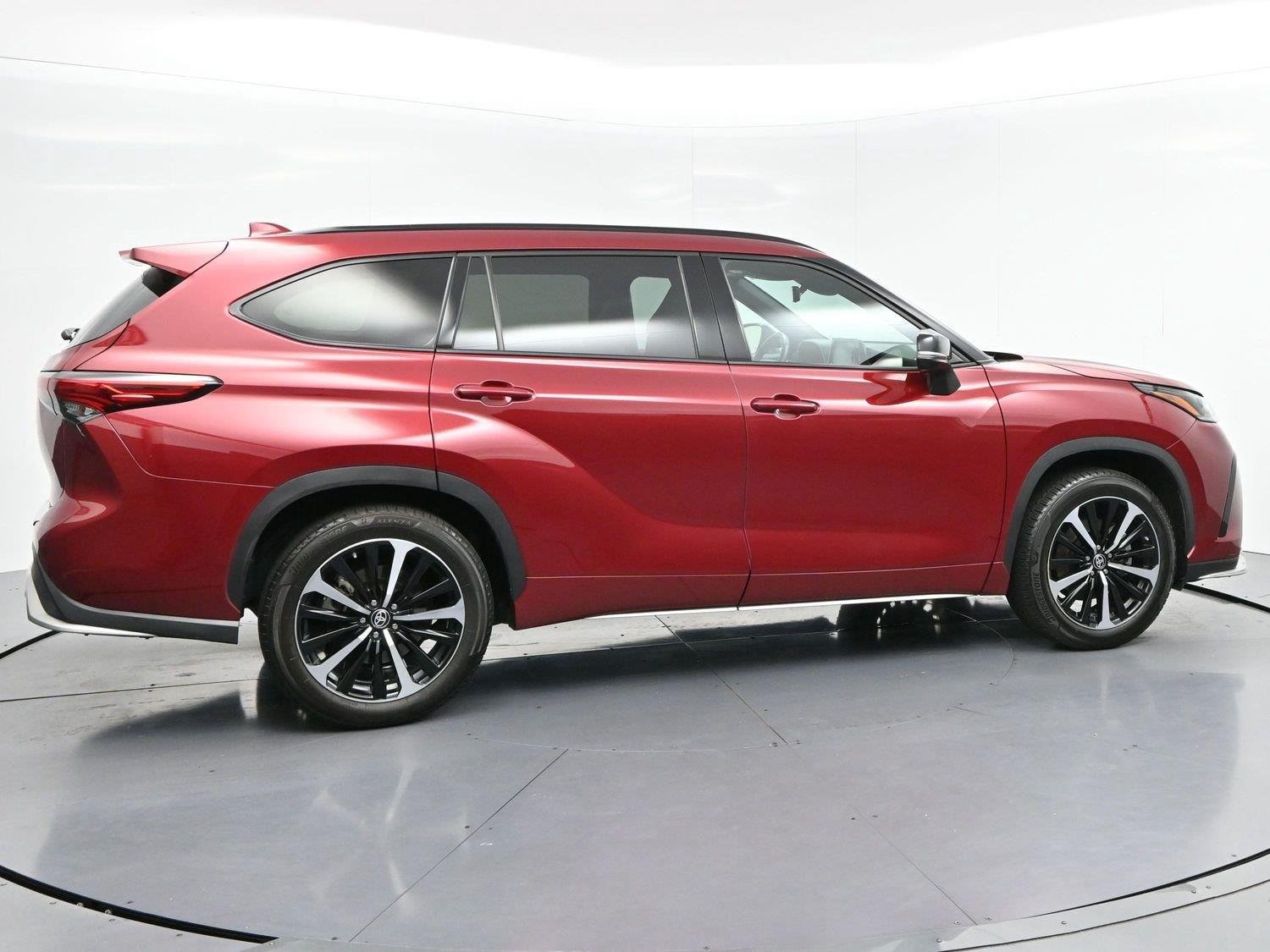 Used 2022 Toyota Highlander XSE AWD/4WD image 8