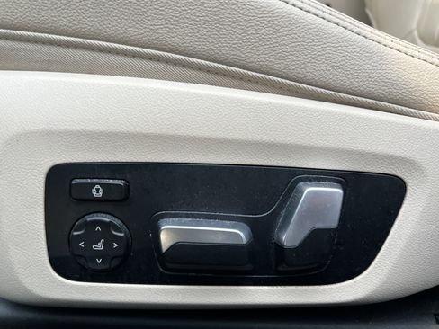 Used 2020 BMW 330i xDrive Sedan w/ Executive Package image 38