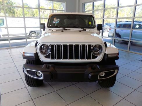 Certified 2025 Jeep Wrangler Unlimited Sahara AWD/4WD image 2