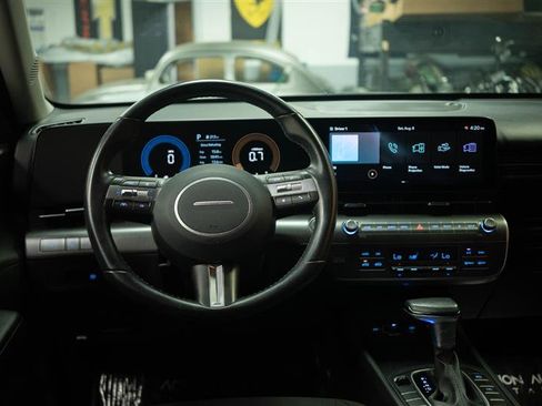 Used 2025 Hyundai Kona SEL FWD image 18