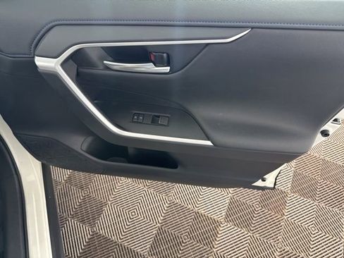 Used 2022 Toyota RAV4 XSE AWD/4WD image 20