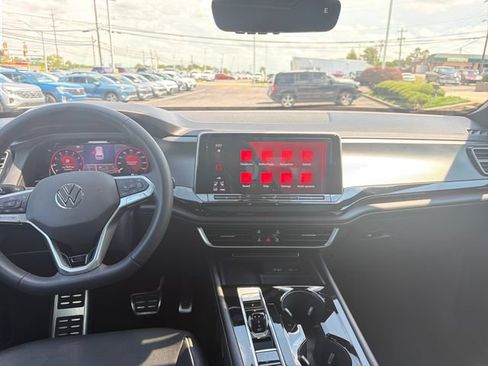 Used 2024 Volkswagen Atlas Cross Sport SEL Premium R-Line AWD/4WD image 26