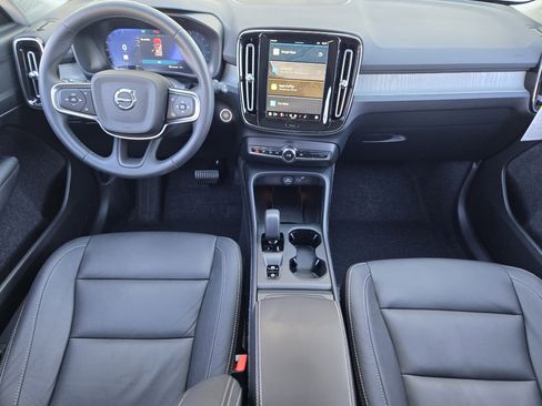 Certified 2025 Volvo XC40 B5 Core w/ Protection Package Premier image 35