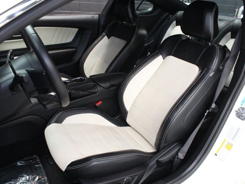 Used 2015 Ford Mustang 50 Years RWD image 40