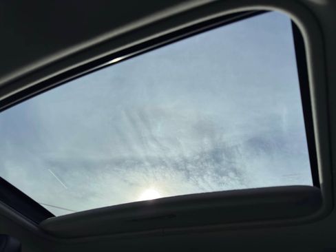 Used 2013 Lexus CT 200h Base 4dr Hatchback w/ Premium Pkg w/Navigation image 18