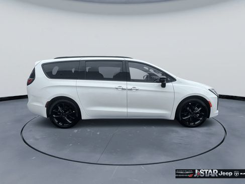 New 2027 Chrysler Pacifica Limited w/ Family Tech Group FWD image 4