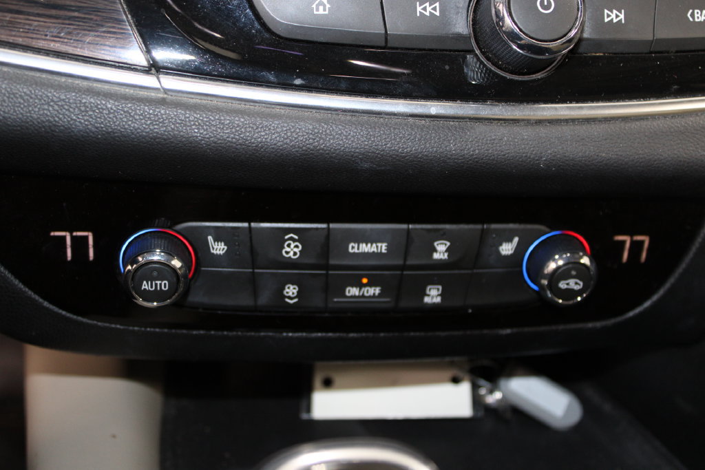 Used 2019 Buick Enclave Essence FWD image 28
