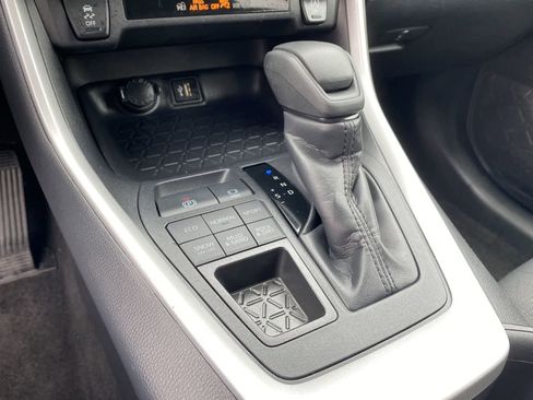 Used 2025 Toyota RAV4 XLE image 31
