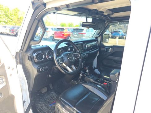 Used 2021 Jeep Wrangler Unlimited Sahara AWD/4WD image 13