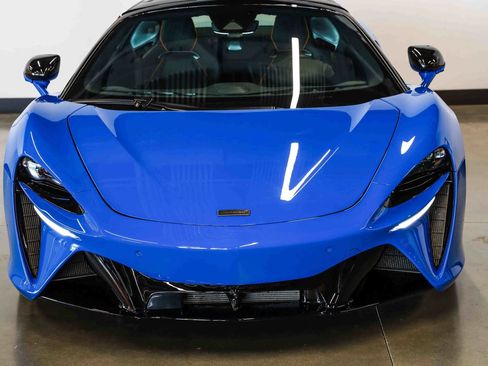 Used 2025 McLaren Artura Spider RWD image 6