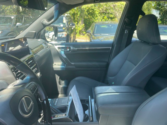 Used 2023 Lexus GX 460 Premium w/ Premium Package AWD/4WD image 9