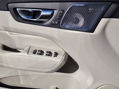 New 2026 Volvo XC60 B5 Ultra w/ Climate Package