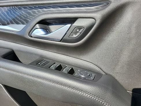 Used 2021 GMC Yukon XL Denali w/ Denali Premium Package image 13