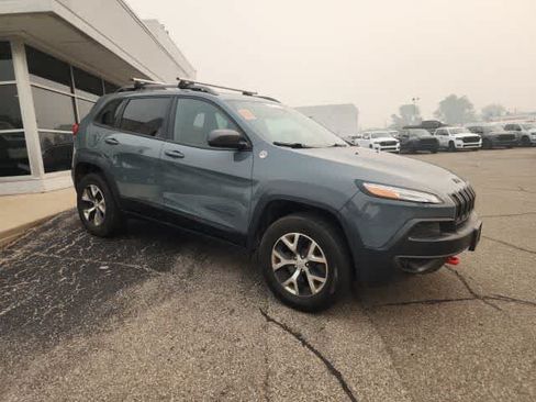 Used 2015 Jeep Cherokee Trailhawk w/ Leather Interior Group AWD/4WD image 10