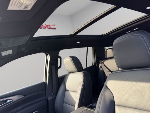 New 2026 Chevrolet Traverse LT w/ Sun and Wheel Package image 18