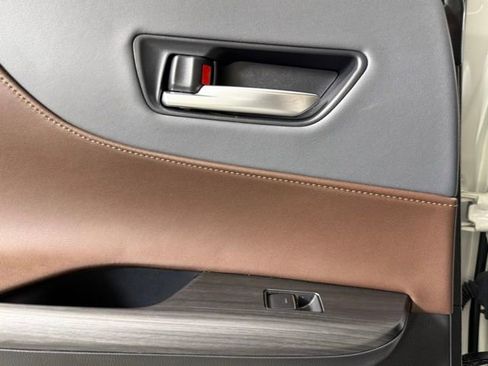 Used 2021 Toyota Venza Limited w/ Advanced Technology Package image 25