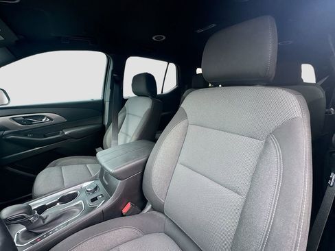 Used 2023 Chevrolet Traverse LT image 18