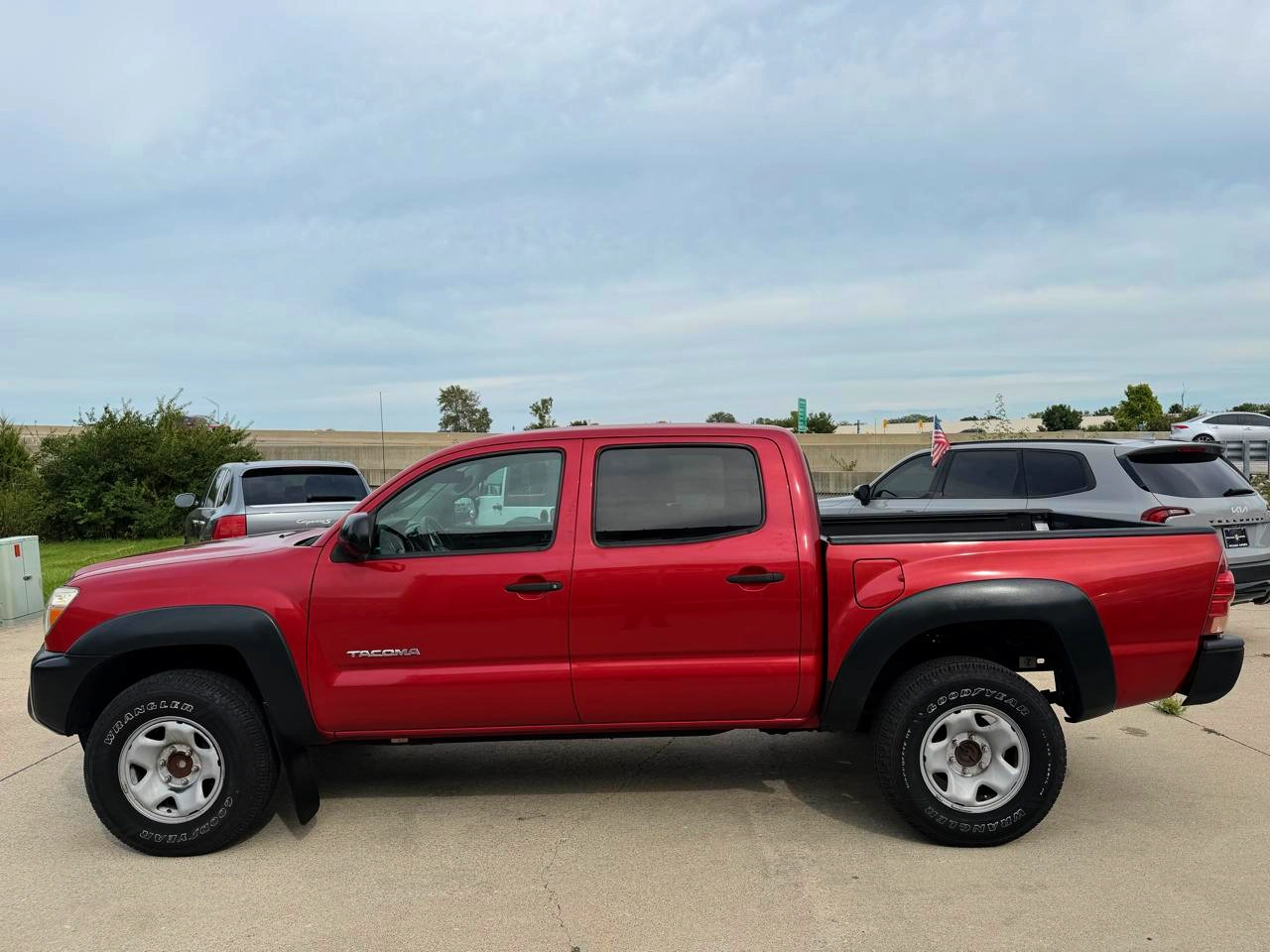 Used 2014 Toyota Tacoma PreRunner w/ Convenience Package RWD image 9