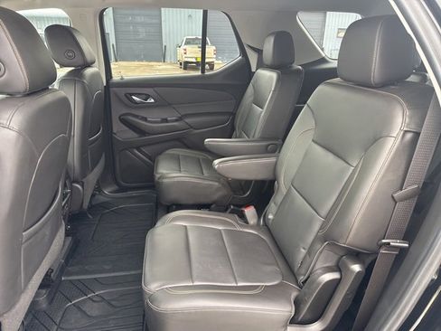 Used 2021 Chevrolet Traverse LT w/ LT Premium Package image 12