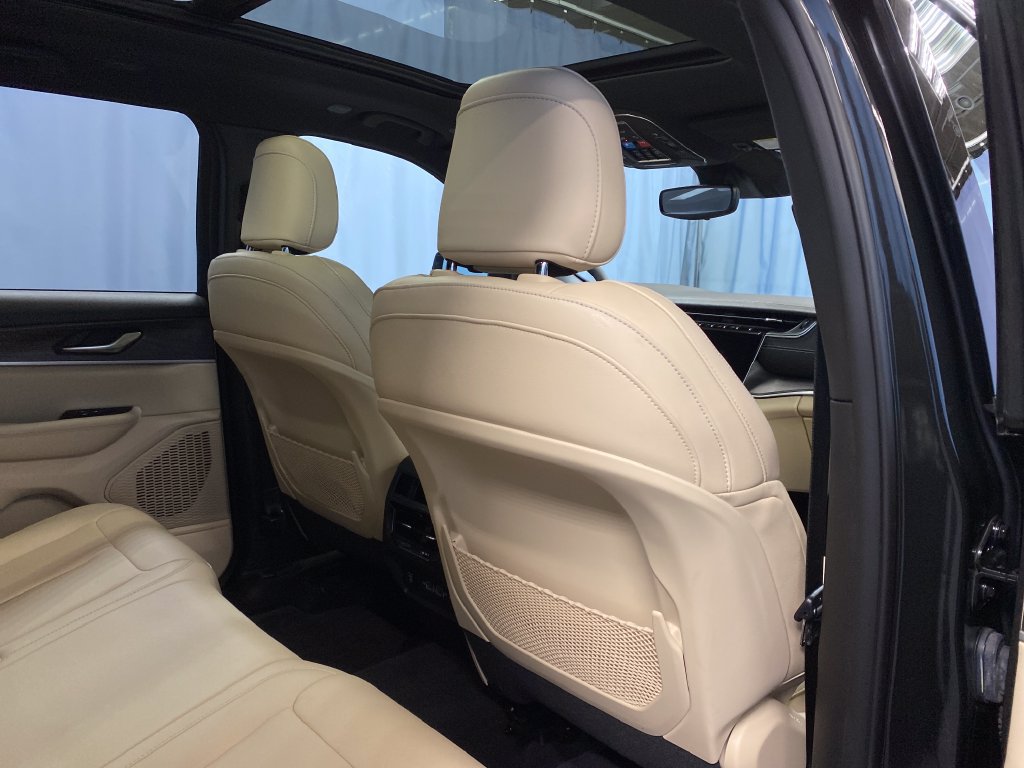 Used 2024 Jeep Grand Cherokee Limited AWD/4WD image 37